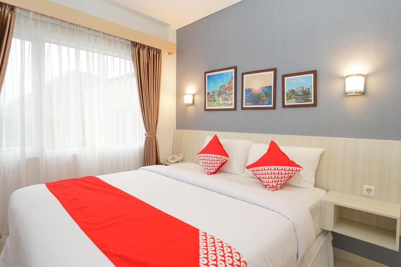 Oyo 272 M Suite Residence Malang Exterior photo