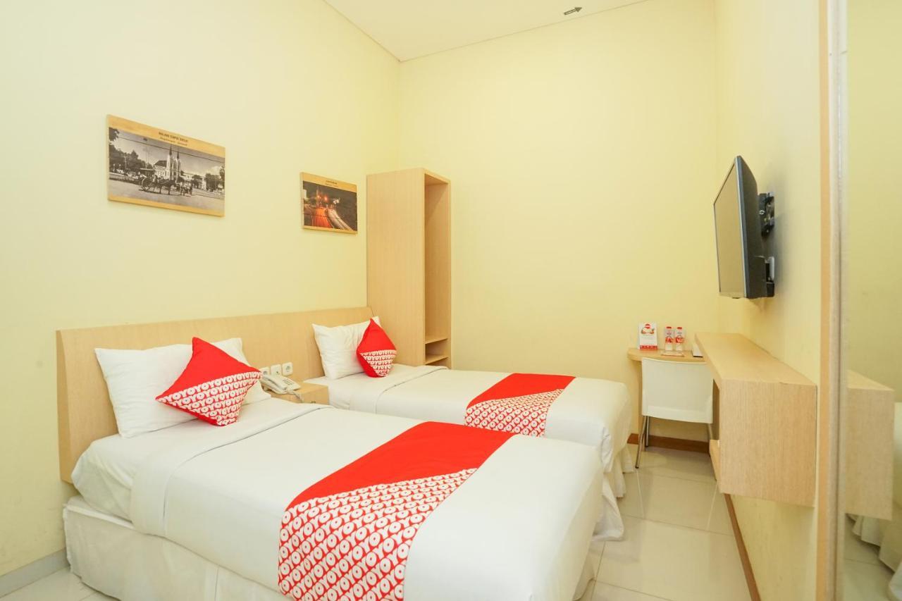 Oyo 272 M Suite Residence Malang Exterior photo