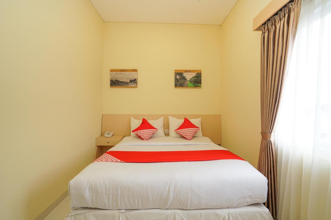 Oyo 272 M Suite Residence Malang Exterior photo