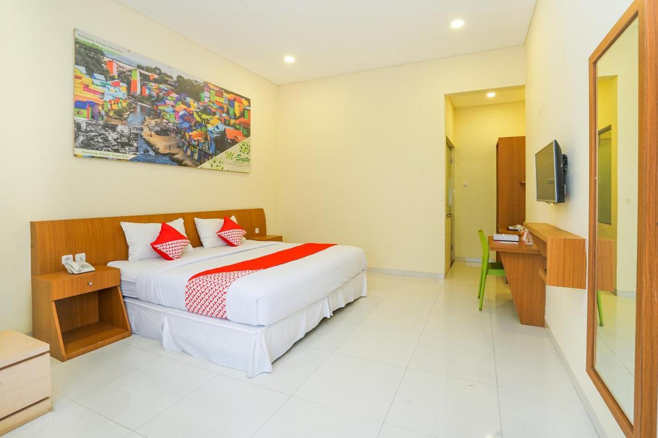 Oyo 272 M Suite Residence Malang Exterior photo