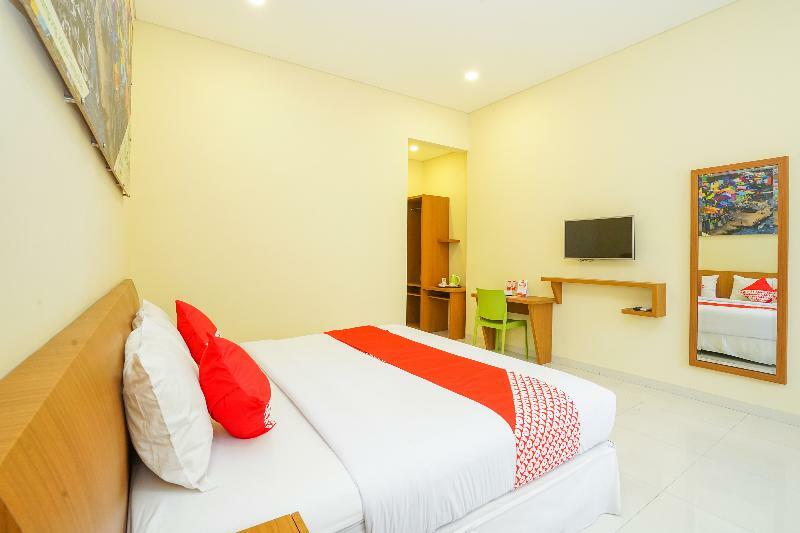 Oyo 272 M Suite Residence Malang Exterior photo
